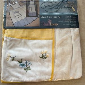 New cotton full apron yellow and white embroidered flowers NWT